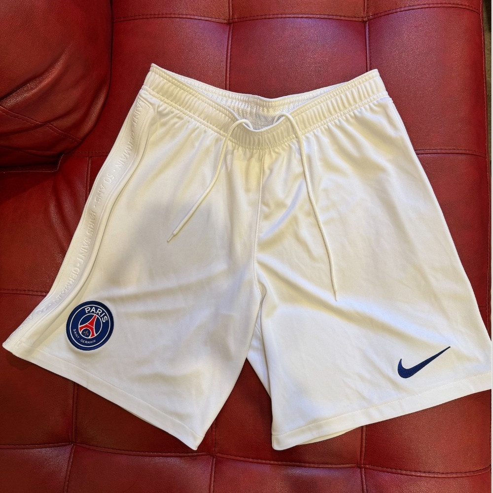 NIKE Paris Saint-Germain White Shorts